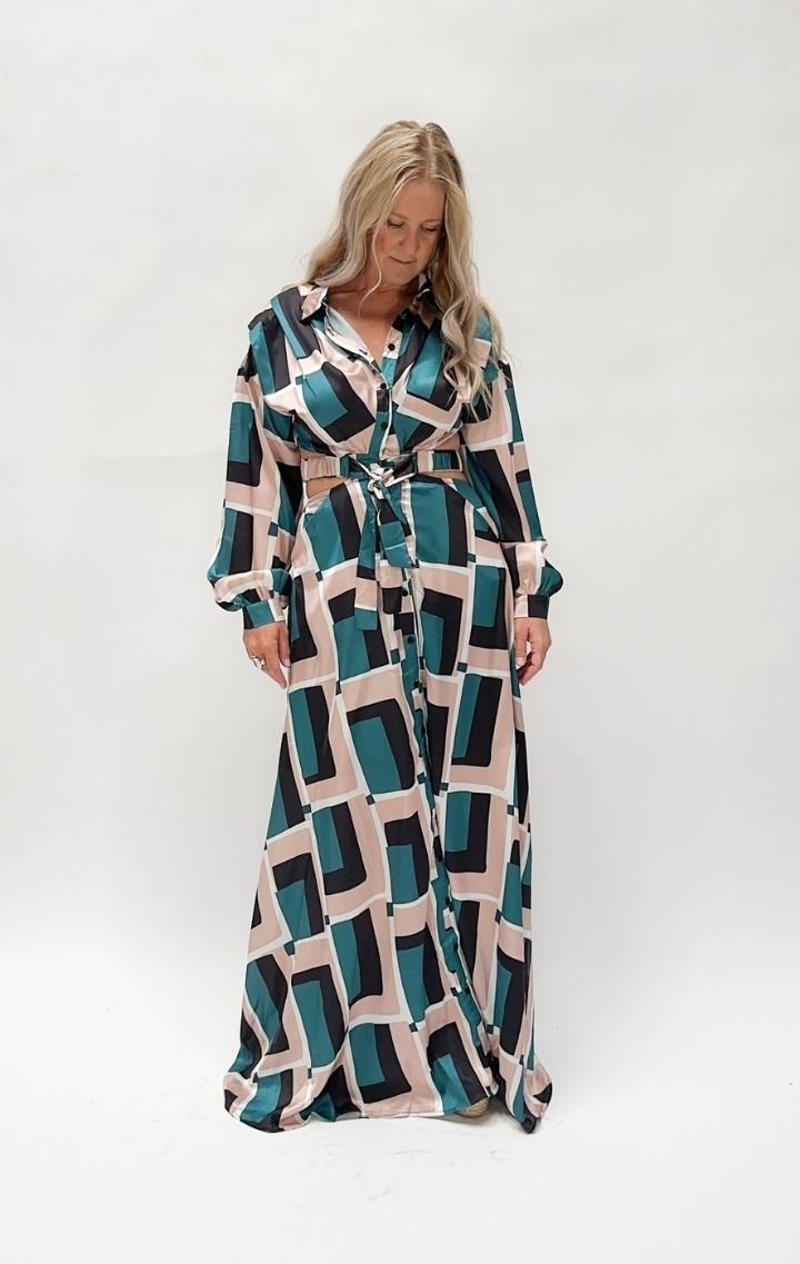 maxi dress and wedges Black Maxi Dress with Wedge Sandals Outfits (3 ideas & outfits)