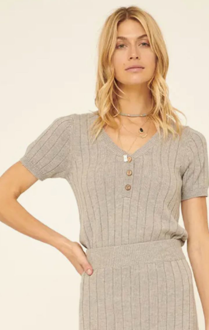 Ribbed Knit Short-Sleeve Buttoned Henley Sweater | Heather Gray - Wedges And Wide Legs Boutique
